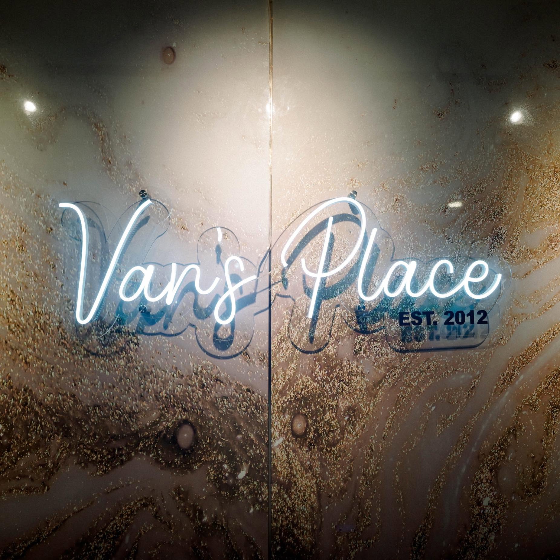 Van's Event Place Logo